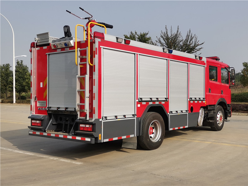 東風(fēng)7噸泡沫消防車(chē)