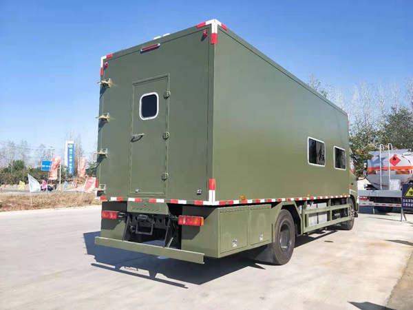 東風(fēng)天錦宿營(yíng)車(chē)滿足8-12人住宿