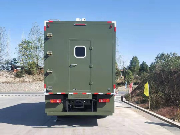 東風(fēng)天錦宿營(yíng)車(chē)滿足8-12人住宿