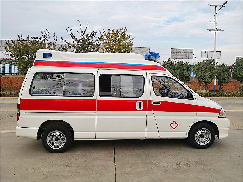 金杯新快運(yùn)高頂救護(hù)車