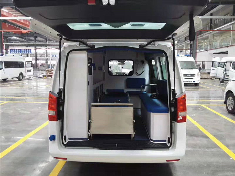 國六奔馳威霆豪華監(jiān)護型救護車