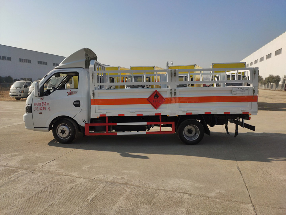 大途逸柴油4米氣瓶車(chē)