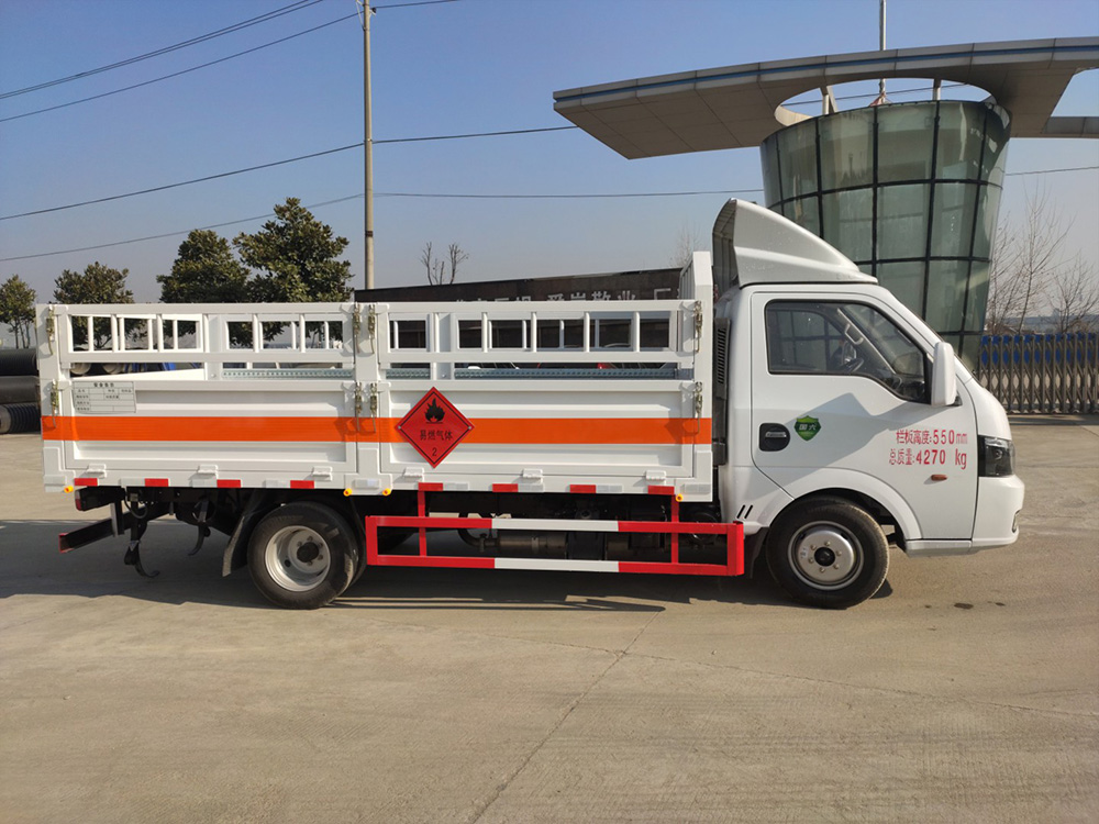 大途逸柴油4米氣瓶車(chē)