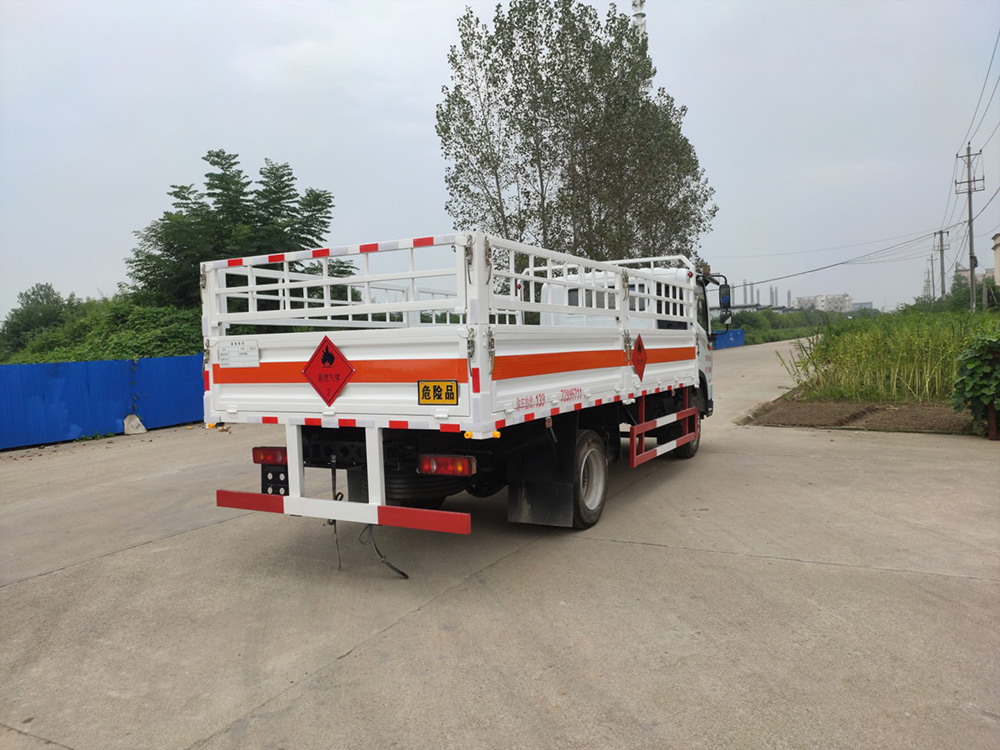 東風(fēng)華神國六柴油氣瓶運輸車