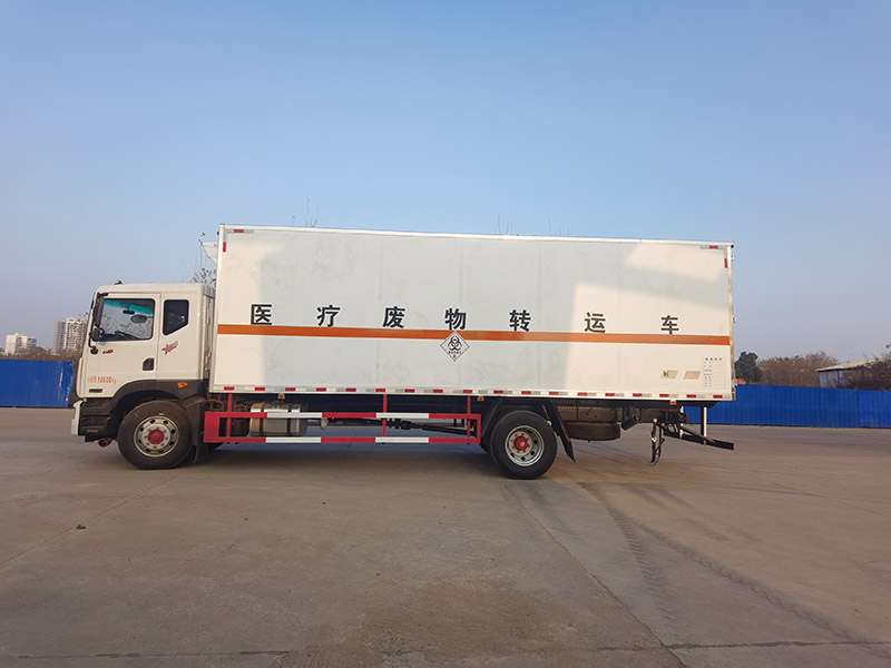 多利卡D9黃牌醫(yī)療廢物轉(zhuǎn)運車