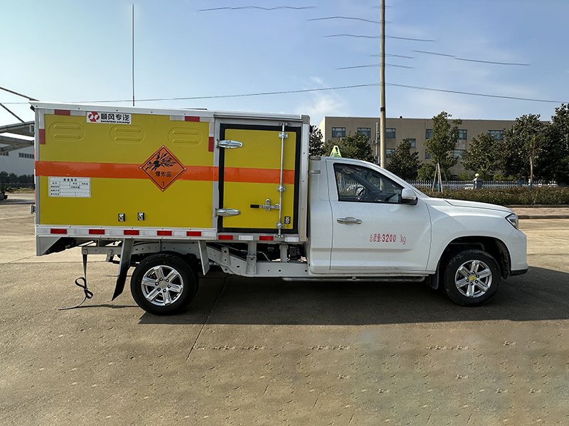 上汽大通皮卡爆破器材運(yùn)輸車