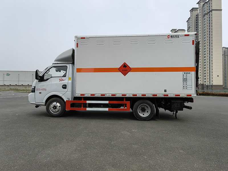 廂式東風大途逸 氣剎斷氣剎 4米危險品廂式運輸車